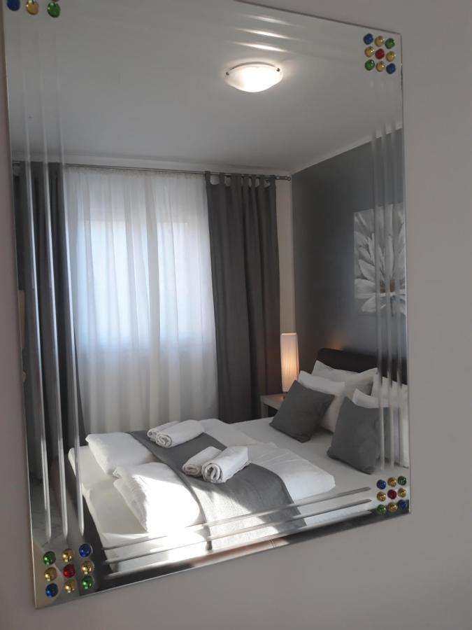 Garfild Guest House Novi Vinodolski Habitación foto